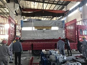 客戶定制款，2米雙頭數(shù)控銑邊機發(fā)貨！